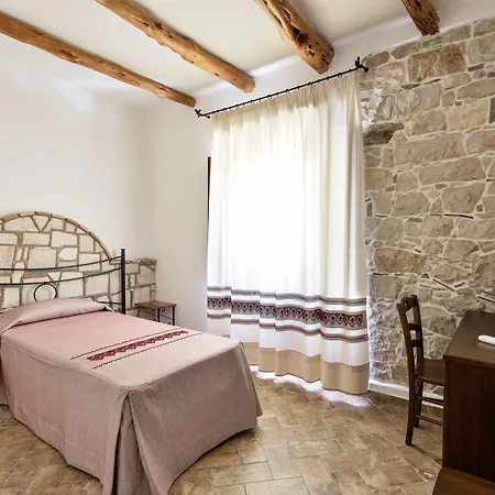 Goloritze Бауней